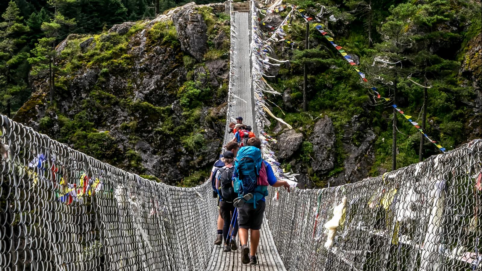 Everest walkway