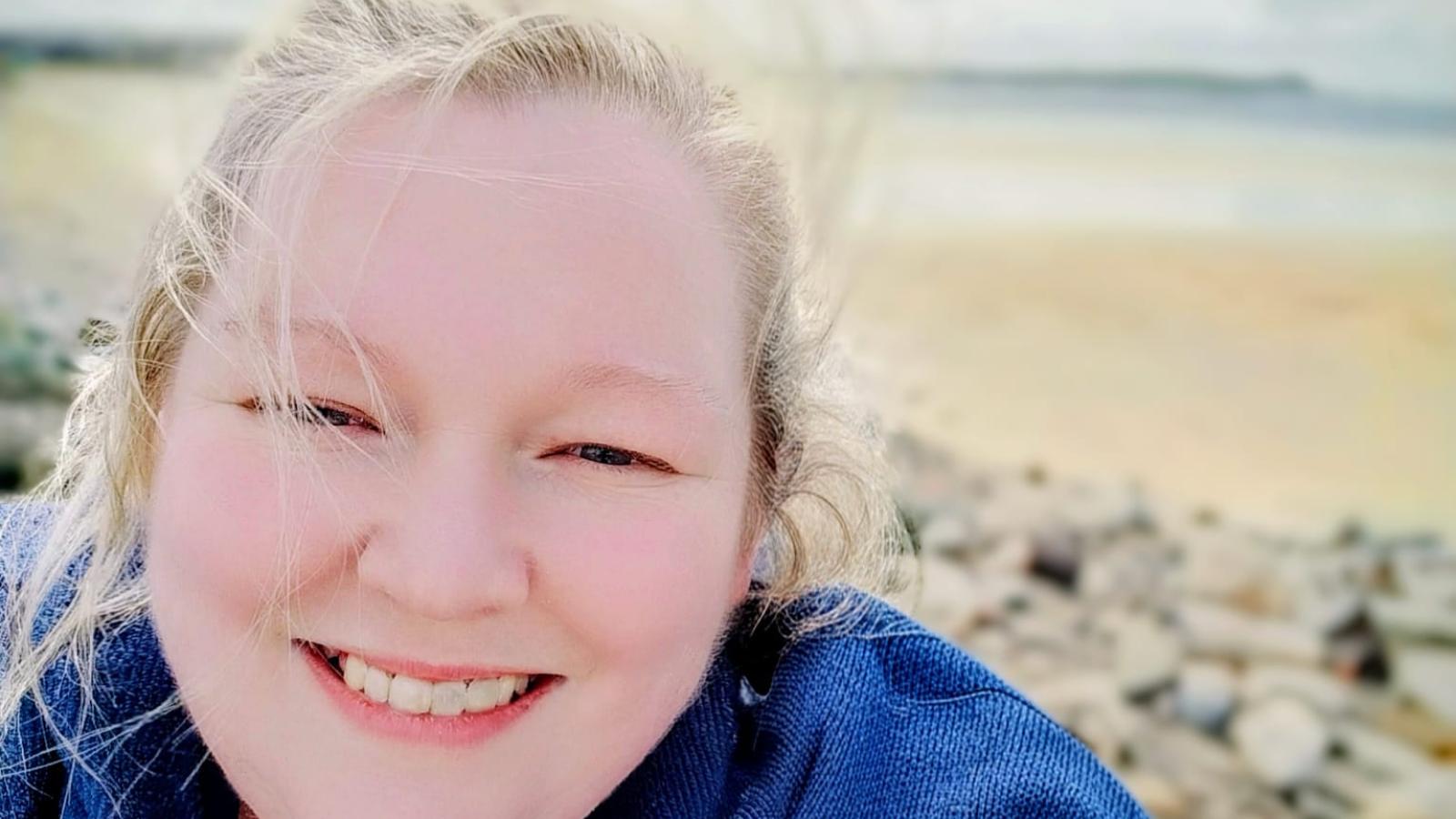 Portrait of Stephanie O’Brien outdoors by the beach for the MS Journeys campaign.